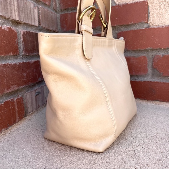 VTG🌻 COACH Waverly Buckle Leather Tote Bag with Zip Wristlet in Ivory/Sunflower - Picture 15 of 16